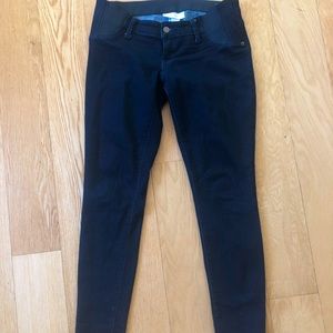 Size 2 maternity jeans gentle used.